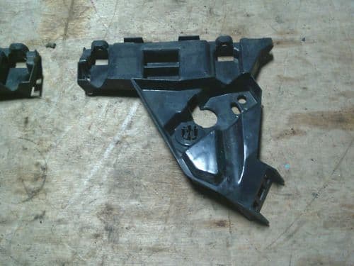 ASTRA J GTC VXR GENUINE GM PLASTIC FRONT WING / BUMPER SUPPORT BRACKET
