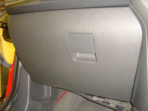 ASTRA MK5 BLACK DASH GLOVEBOX