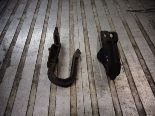 ASTRA MK5 RADIATOR MOUNTING HOOKS,PAIR