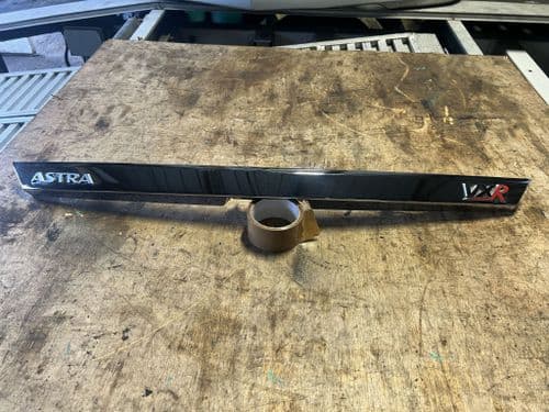ASTRA MK5 VXR 3-DOOR CHROME BOOT STRIP