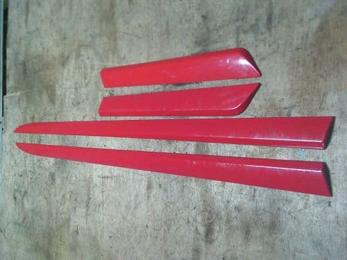 ASTRA MK5 VXR 3-DOOR SIDE MOULDINGS SET IN POWER RED