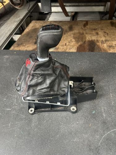 ASTRA MK5 VXR 6-SPEED LEATHER GEAR SELECTOR UNIT.