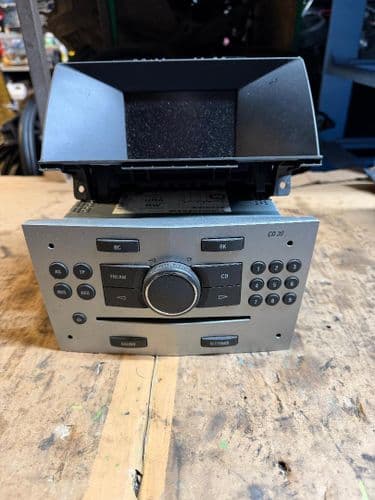 ASTRA MK5 VXR CD30 SILVER WITH SCREEN