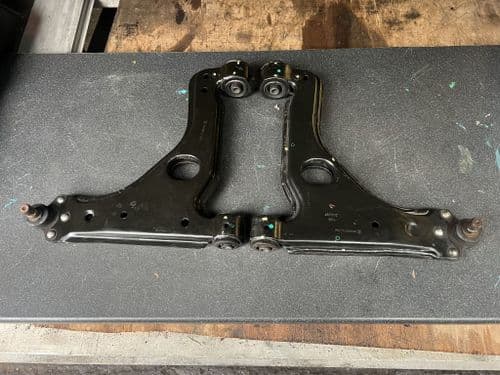 ASTRA MK5 VXR FRONT WISHBONES / ARMS. PAIR