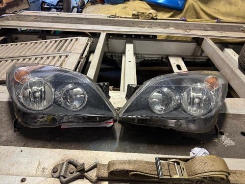 ASTRA MK5 VXR GENUINE GM BLACK HEADLIGHTS, PAIR