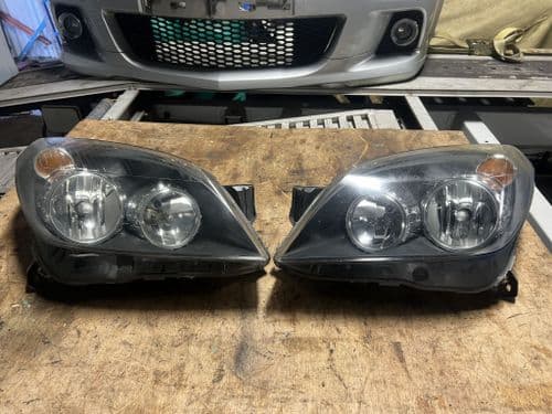 ASTRA MK5 VXR GENUINE GM BLACK INSERT HEADLIGHTS, PAIR WITH HID's