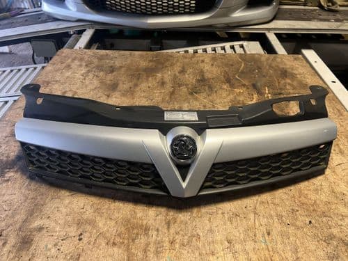 ASTRA MK5 VXR GENUINE GM FRONT GRILL IN SILVER
