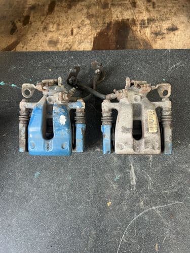 ASTRA MK5 VXR GENUINE GM REAR CALIPERS & CARRIERS PAIR