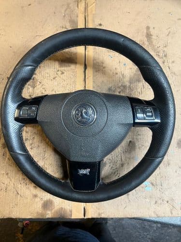 ASTRA MK5 VXR LEATHER STEERING WHEEL & AIRBAG. PIANO BLACK INSERTS.