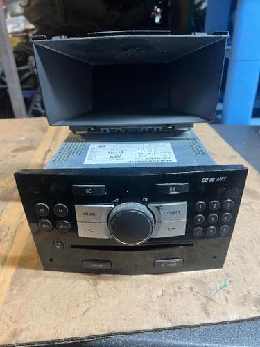 ASTRA MK5 VXR PIANO BLACK CD30 MP3 WITH SCREEN