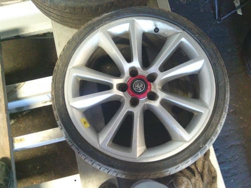 ASTRA VXR 19" GENUINE GM RONAL ALLOY WHEEL IN SILVER & TYRE. SLIGHT FLAT SPOT