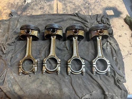 CORSA D VXR A16LER 4x PISTONS & RODS