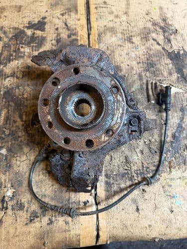 CORSA D VXR N/S FRONT HUB, ABS TYPE