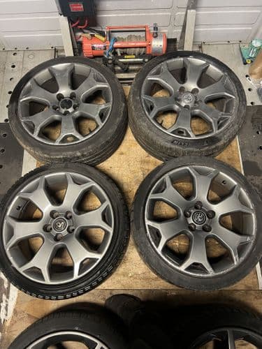 GENUINE GM 18" SNOWFLAKE ALLOYS IN GREY WITH TYRES