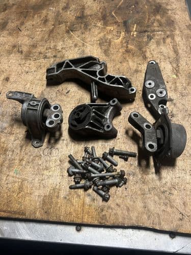 Z20LEH VXR ENGINE & GEARBOX MOUNT SET, 5x MOUNTS & BOLTS (1)