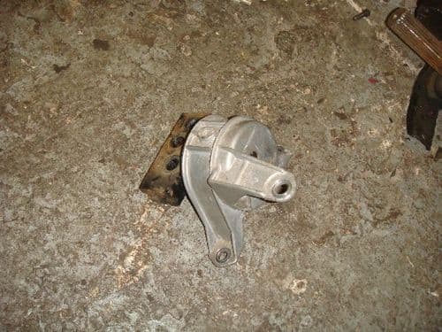 Z20LET LEFT ENGINE MOUNT