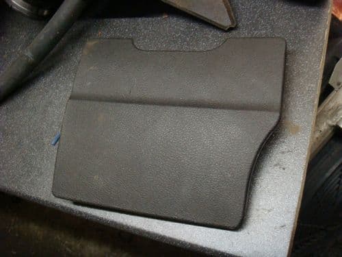 ZAFIRA A DASHBOARD FUSE BOX COVER