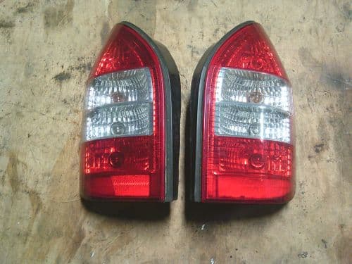 ZAFIRA A GENUINE GM LATE SPEC RED / CLEAR REAR LIGHTS, PAIR