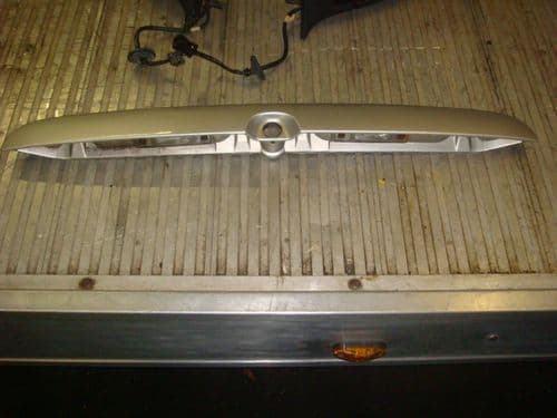 ZAFIRA A GSI REAR BOOT GRAB HANDLE IN SILVER