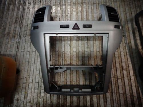 ZAFIRA B VXR CENTRE CONSOLE SET IN SILVER WITH SPORTS BUTTON