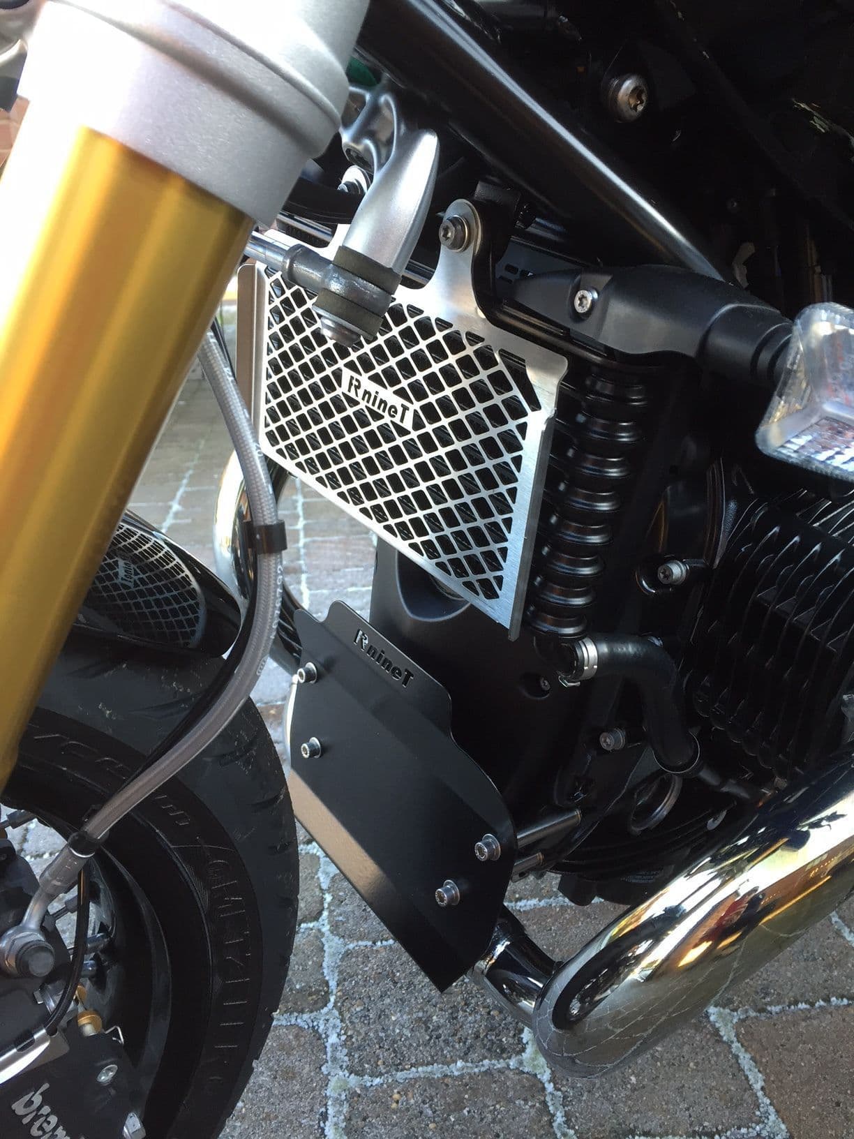 BMW R9T Oil Cooler Cover