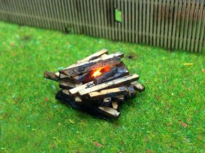 AX021-OO Bonfire With Flickering LED Fire Effect OO/4mm/1:76