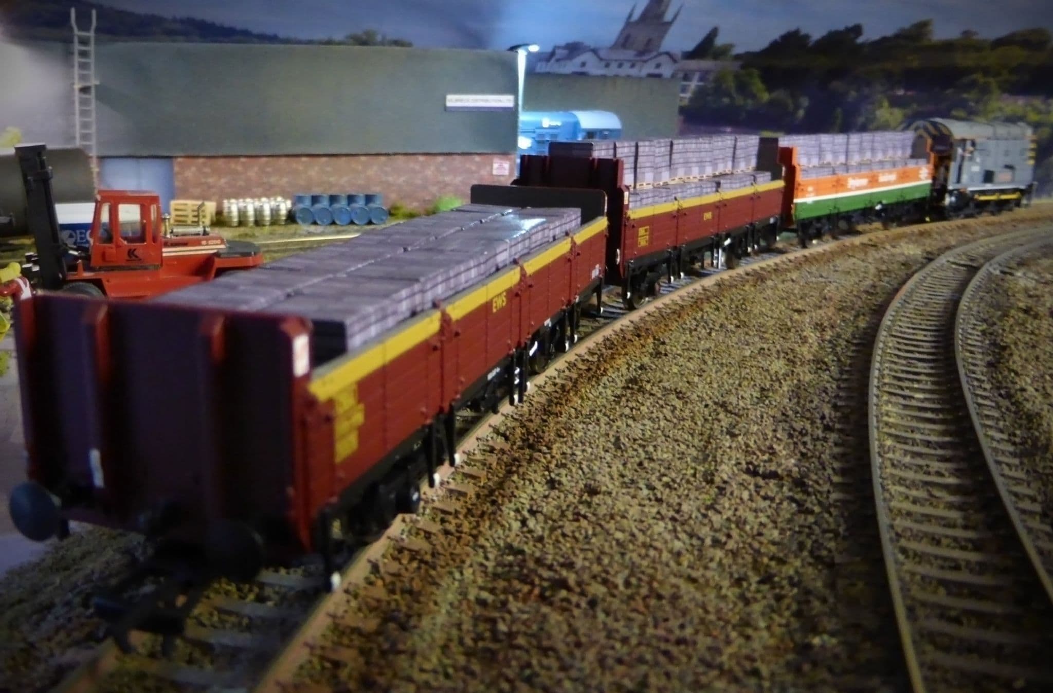 DP Model Train Products HO Scale Pallet Load Of Bricks - 1:87 Scale Resin Scenery Accessory, Pre-Built
