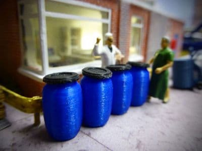 AX057-N 3D Printed 200L Blue Plastic Barrels (Pack of 10) N/2mm/1:148