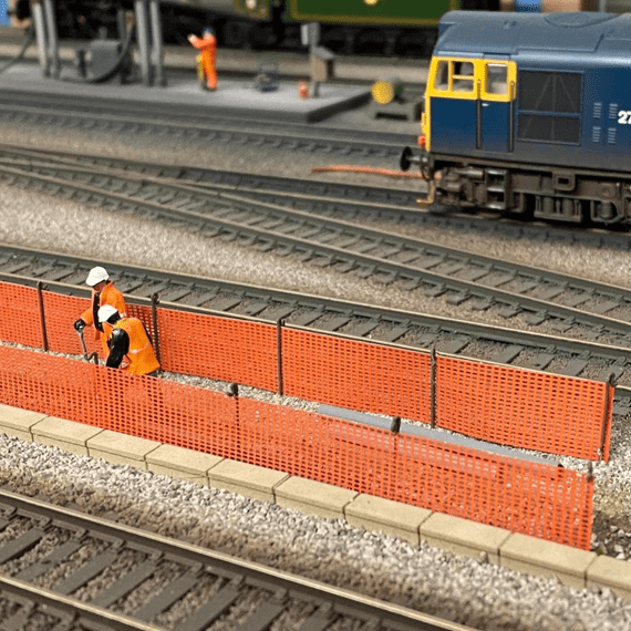 Orange Barrier Fencing For O Gauge Model Railways
