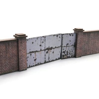 KX002-OO 6ft Industrial Brick Wall And Gates OO/4mm/1:76