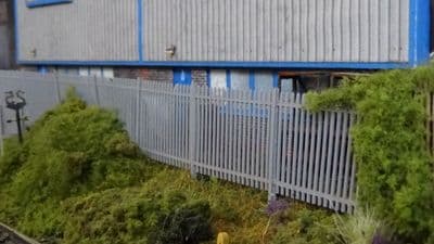 LX017-OO Laser Cut 2m Palisade Security Fencing & Gates OO/4mm/1:76