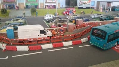 LX023-OO Laser Cut Roadworks Safety Barriers (Pack of 16) OO/4mm/1:76