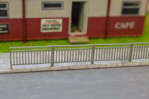 LX043-OO Laser Cut Pedestrian Railings With Sight Gap OO/4mm/1:76