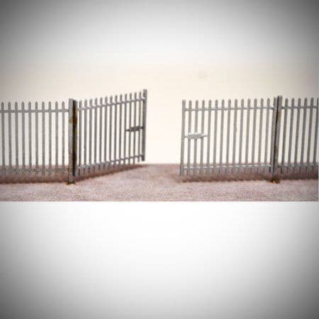 LX055-OO Laser Cut 2m Palisade Security Fencing & Gates OO/4mm/1:76