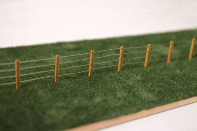 LX058-72 Laser Cut 4ft Wooden Fence Posts 1:72
