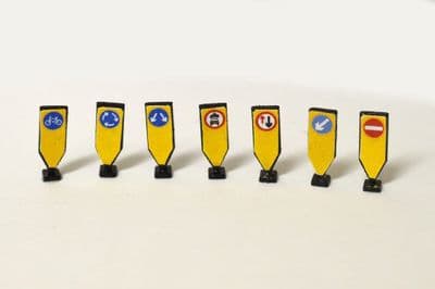 LX073-OO Laser Cut Modern Traffic Bollard (Pack of 12) OO/4mm/1:76