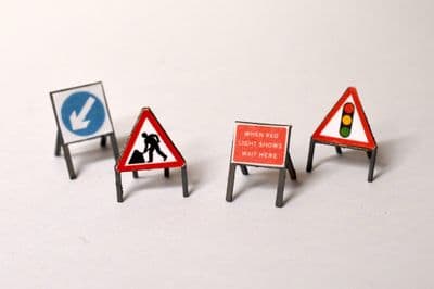 LX074-50 Laser Cut Temporary Road Signs (Pack of 16) 1:50