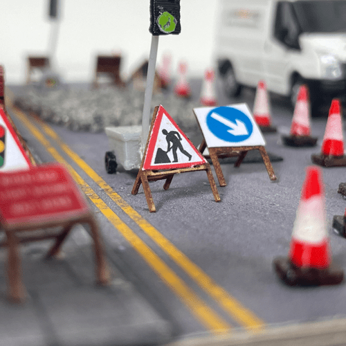 LX074-OO Laser Cut Temporary Road Signs (Pack of 16) OO/4mm/1:76
