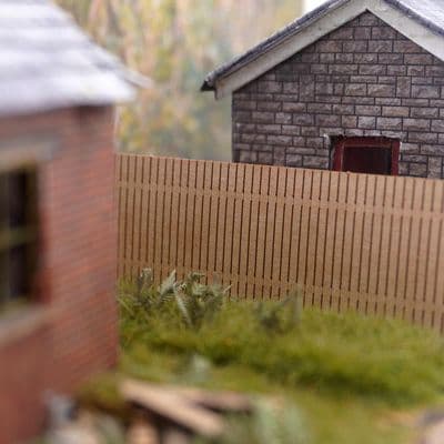 LX223-O Laser Cut 6ft Wooden Fencing O/7mm/1:43