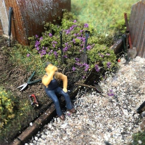 LX361-OO 62 Garden and DIY Tools - OO/4mm/1:76