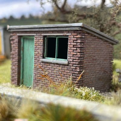 LX469-OO Small Brick Lineside Huts/Sheds (Pack of 2) - OO/4mm/1:76