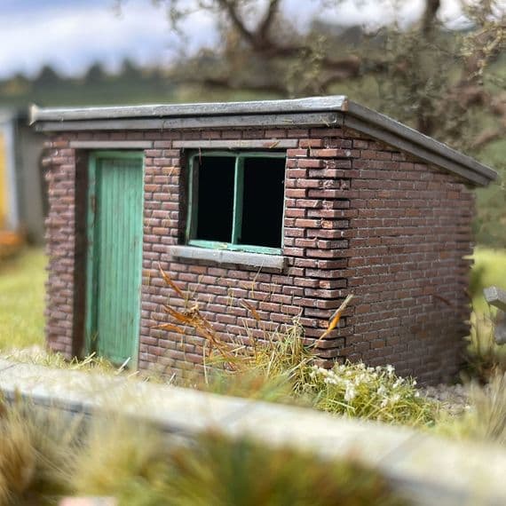 LX469-OO Small Brick Lineside Huts/Sheds (Pack of 2) - OO/4mm/1:76