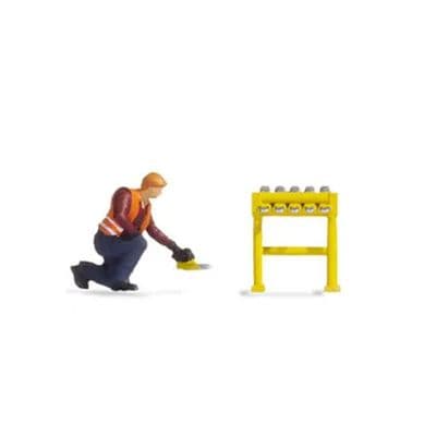 Noch 16531 Trackworker With Tool & Barrier Tiny Scene - OO/HO