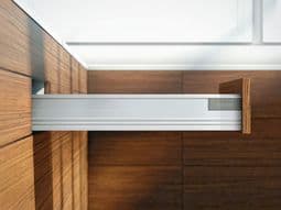 Blum. TANDEMBOX plus BLUMOTION soft-close drawer, height M (96.5 mm), 30 kg, NL=500 mm. R9006 white aluminium/dust grey. 358M50B0S