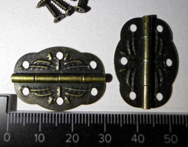 NEW Antique Hinges Box 30x21mm Dollhouse Jewelery wooden box patterned aged C002