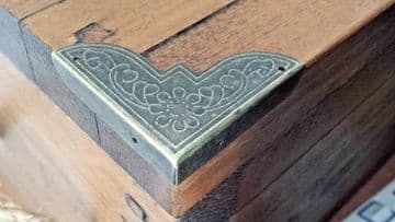 Pk of 4 Metal case corners antique bronze finish 50mm over straight C116
