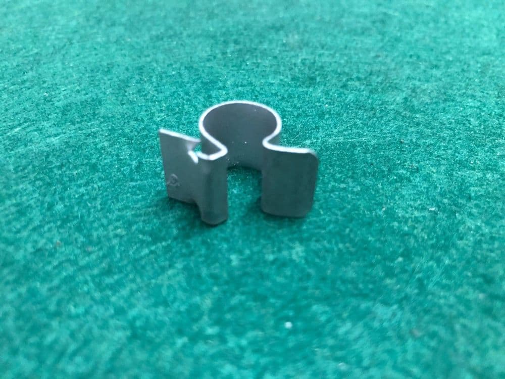 Clip Hand Brake Cable To Radius Arm Esprit 673