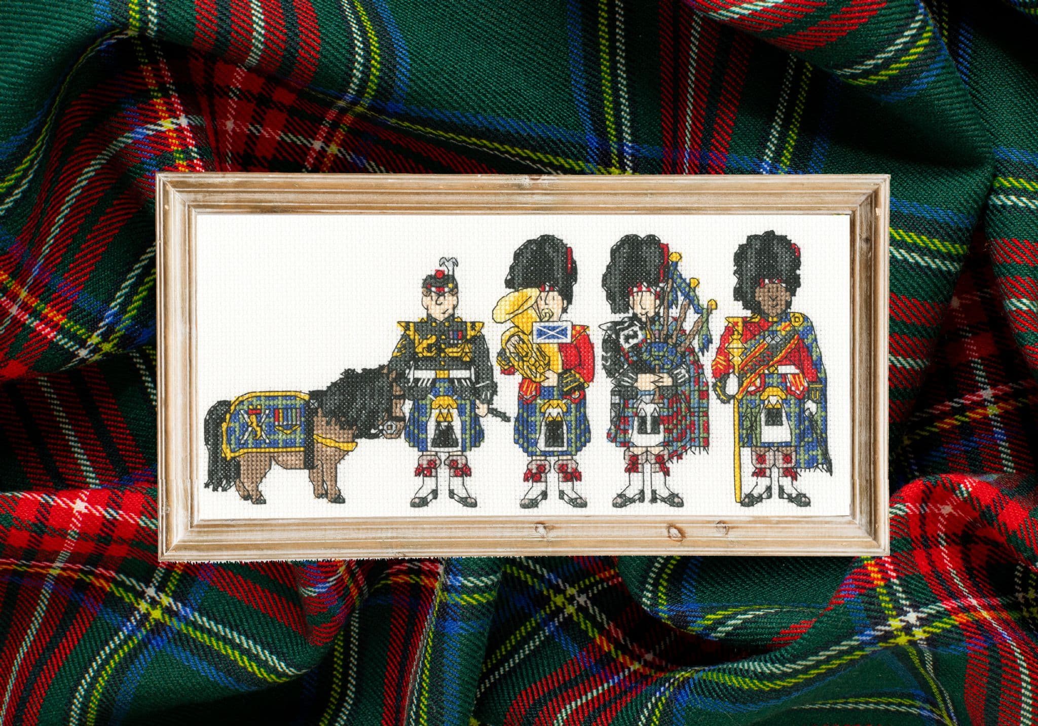 Bothy Threads Kreuzstich-Set „Blume Von Schottland“ – Inkl. Stoff, Garn, Nadel & Anleitung