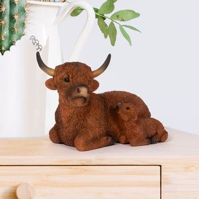 Leonardo Collection Sitting Highland Cow and Calf Ornament 20x10x12cm
