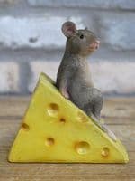 Mouse Sat On Cheese Ornament for Home Decoration - Perfect Gift for Any Occasion